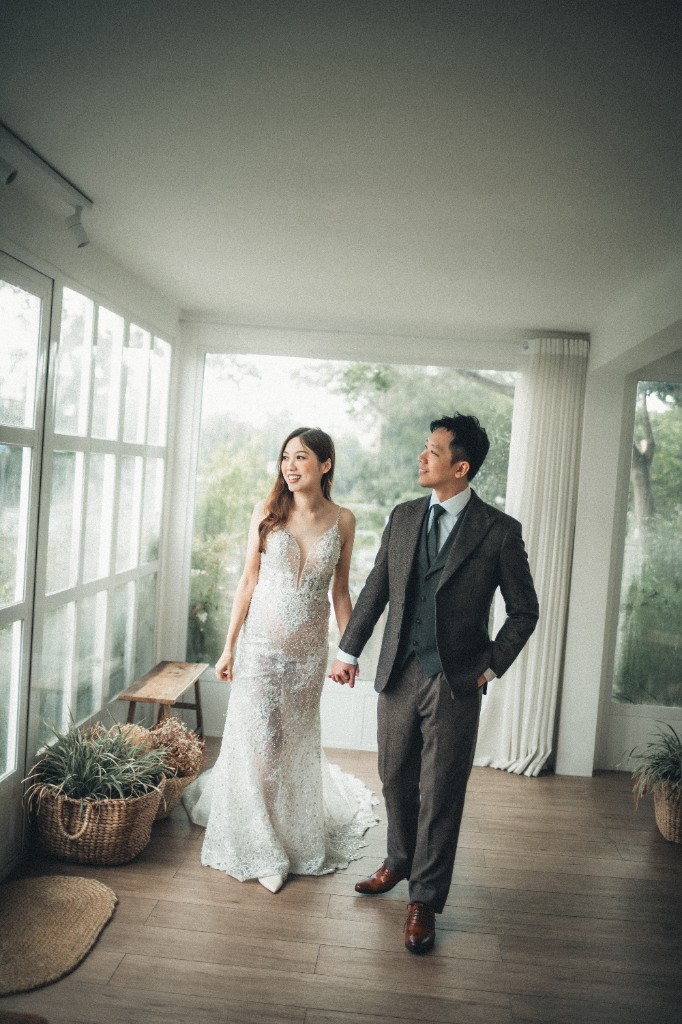 Michelle and Tom walking together at The Verandah